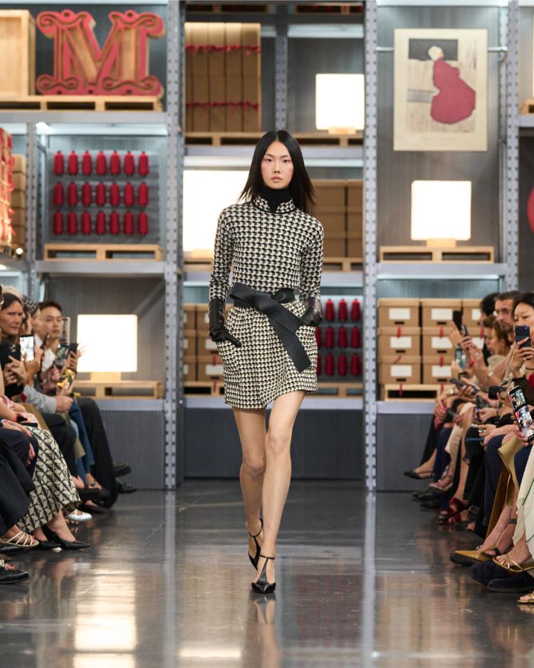 max-mara-resort-2027-kinetic-chic-bauhaus-kaputi-luksuzna-zenska-moda-shanghai-2027-13