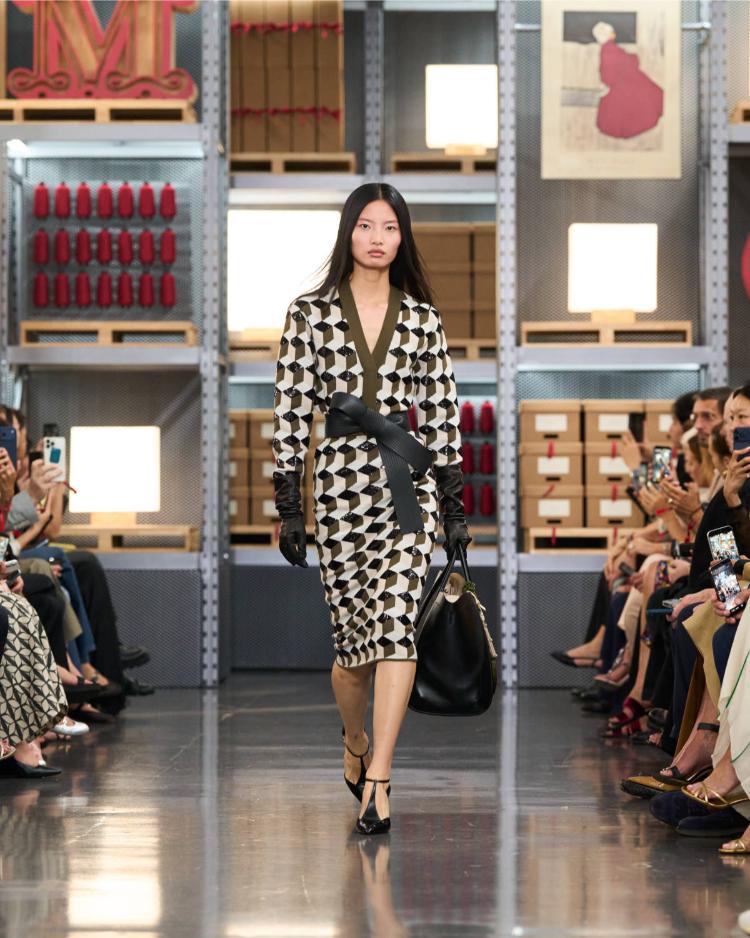 max-mara-resort-2027-kinetic-chic-bauhaus-kaputi-luksuzna-zenska-moda-shanghai-2027-15