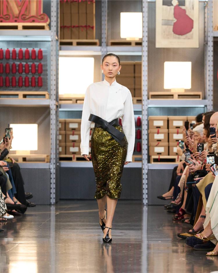 max-mara-resort-2027-kinetic-chic-bauhaus-kaputi-luksuzna-zenska-moda-shanghai-2027-21