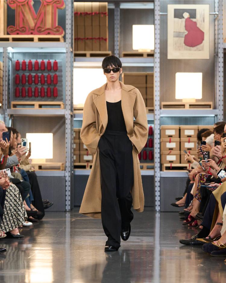 max-mara-resort-2027-kinetic-chic-bauhaus-kaputi-luksuzna-zenska-moda-shanghai-2027-39