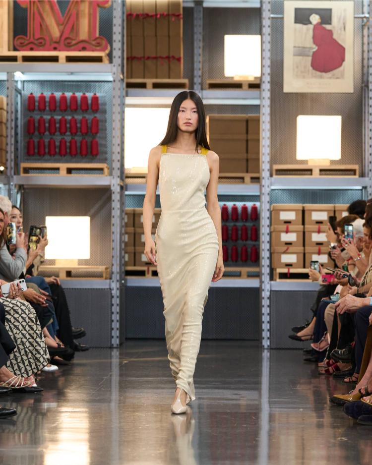 max-mara-resort-2027-kinetic-chic-bauhaus-kaputi-luksuzna-zenska-moda-shanghai-2027-53
