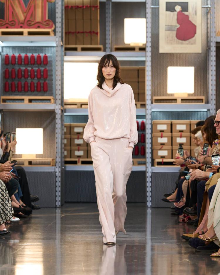 max-mara-resort-2027-kinetic-chic-bauhaus-kaputi-luksuzna-zenska-moda-shanghai-2027-52