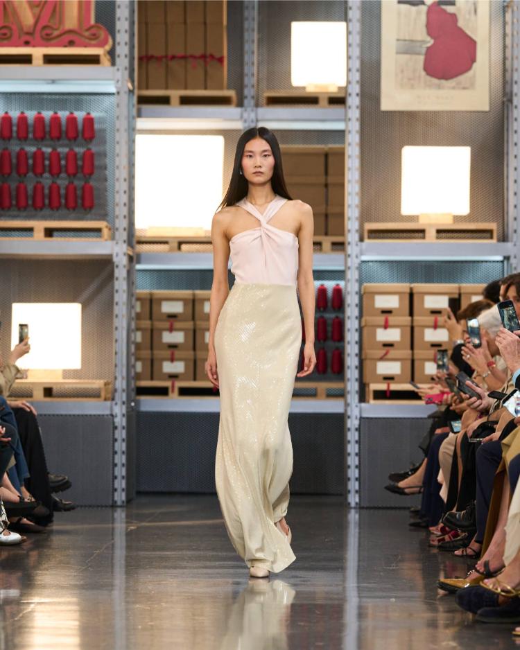 max-mara-resort-2027-kinetic-chic-bauhaus-kaputi-luksuzna-zenska-moda-shanghai-2027-57