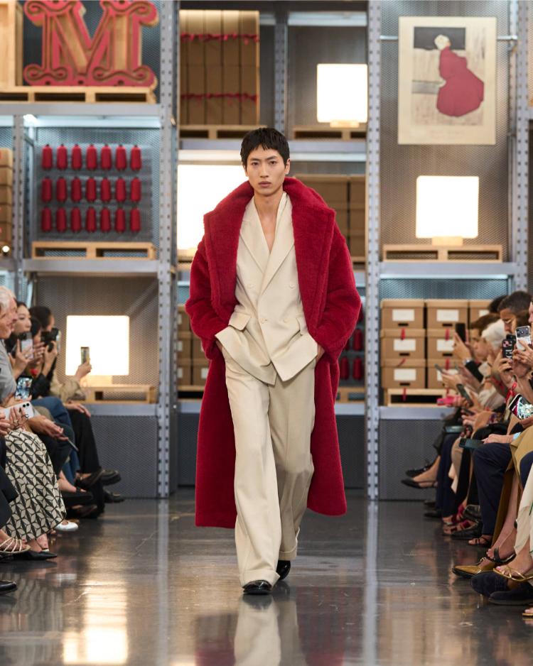 max-mara-resort-2027-kinetic-chic-bauhaus-kaputi-luksuzna-zenska-moda-shanghai-2027-58