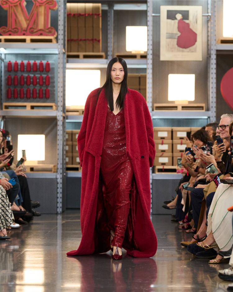 max-mara-resort-2027-kinetic-chic-bauhaus-kaputi-luksuzna-zenska-moda-shanghai-2027-60