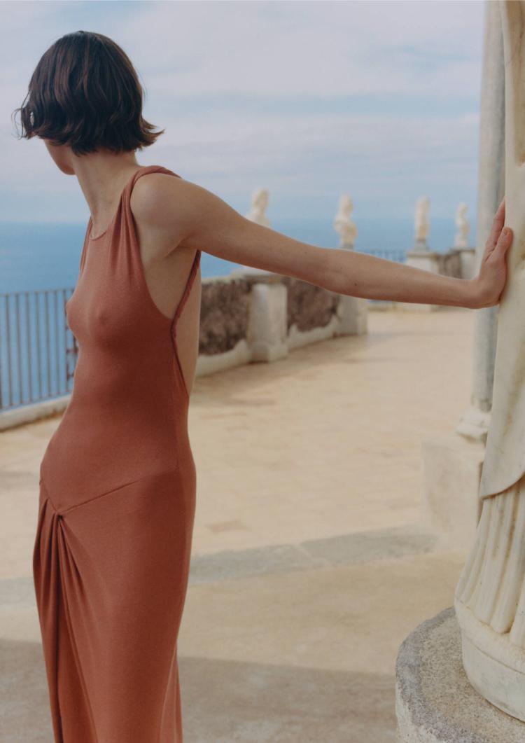 giorgio-armani-mare-2026-armani-mare-giorgio-armani-resort-kolekcija-luksuzna-moda-mediteranska-moda-porto-cervo-mikonos-forte-dei-marmi-ravelo-luksuzna-let-10
