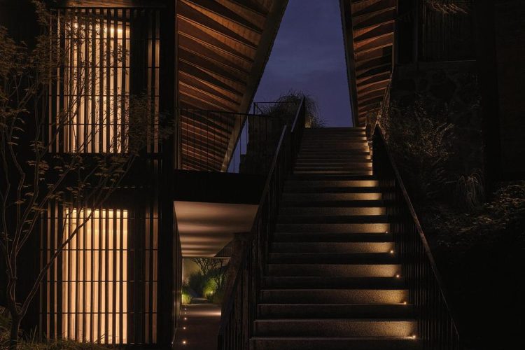 zoland-emei-resort-kina-studio-j-bridgland-luksuzni-planinski-resort-savremena-arhitektura-2025-1