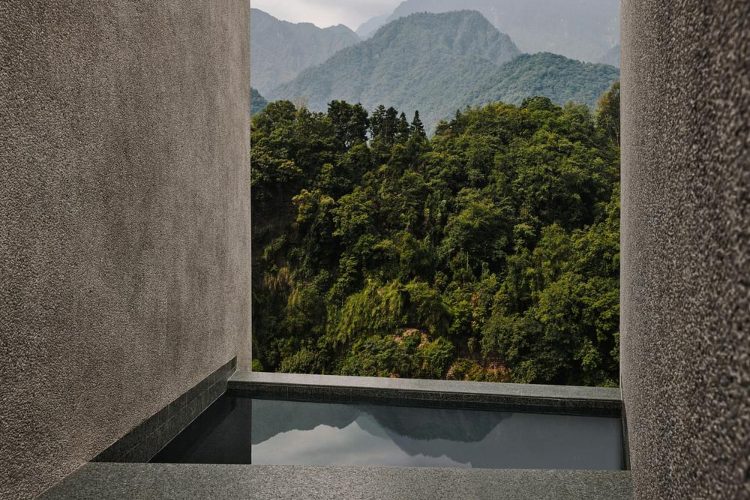 zoland-emei-resort-kina-studio-j-bridgland-luksuzni-planinski-resort-savremena-arhitektura-2025-6