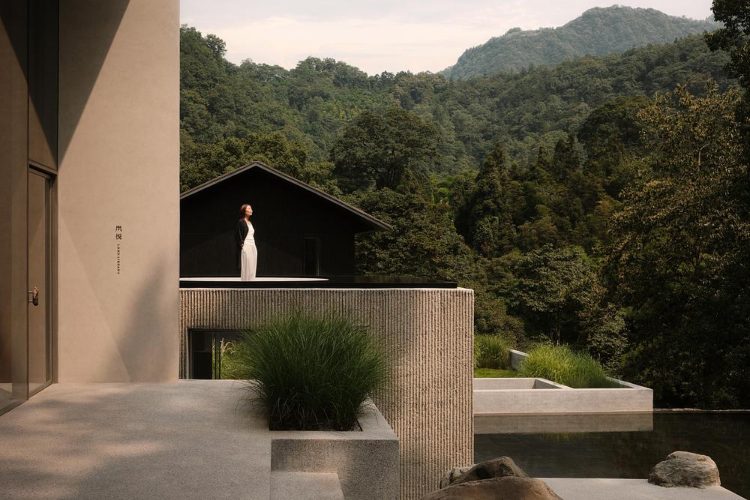 zoland-emei-resort-kina-studio-j-bridgland-luksuzni-planinski-resort-savremena-arhitektura-2025-17