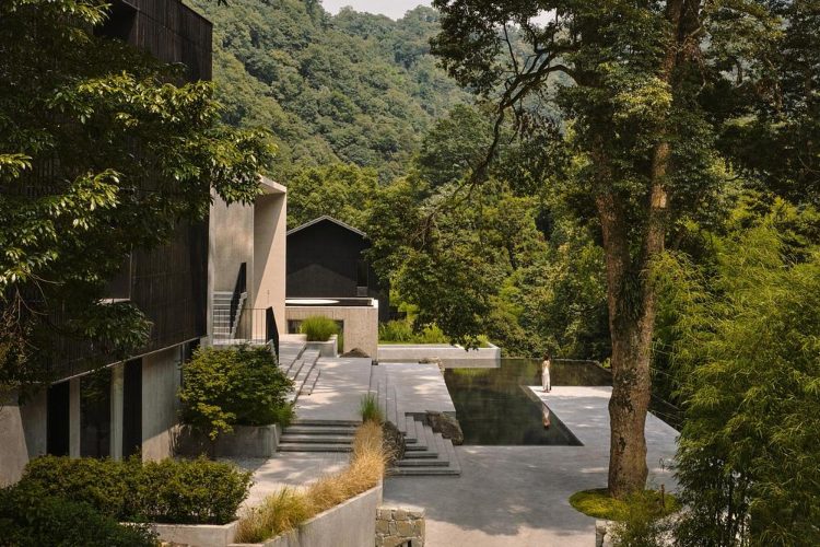 zoland-emei-resort-kina-studio-j-bridgland-luksuzni-planinski-resort-savremena-arhitektura-2025-19