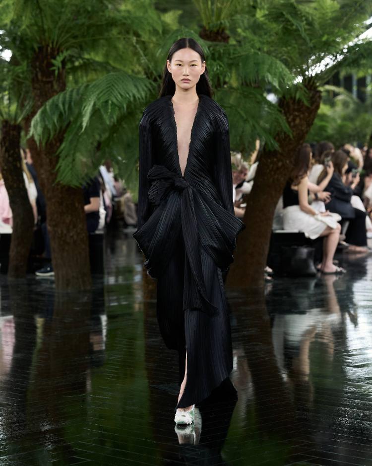 dior-haute-couture-jesen-zima-2026-2027-jonathan-anderson-skulpturalna-moda-modna-revija-3
