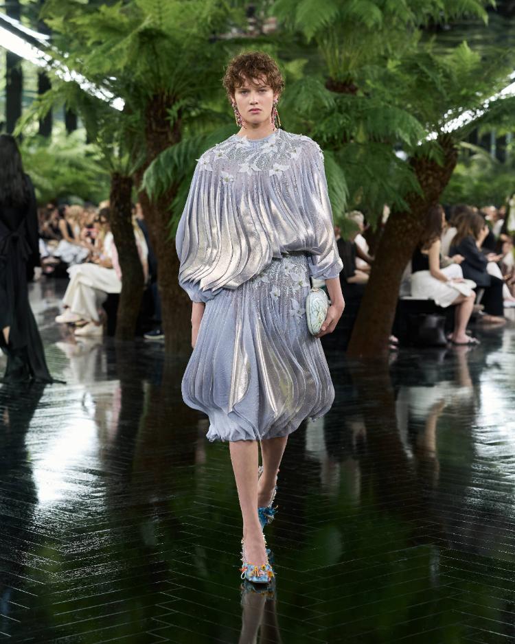 dior-haute-couture-jesen-zima-2026-2027-jonathan-anderson-skulpturalna-moda-modna-revija-4