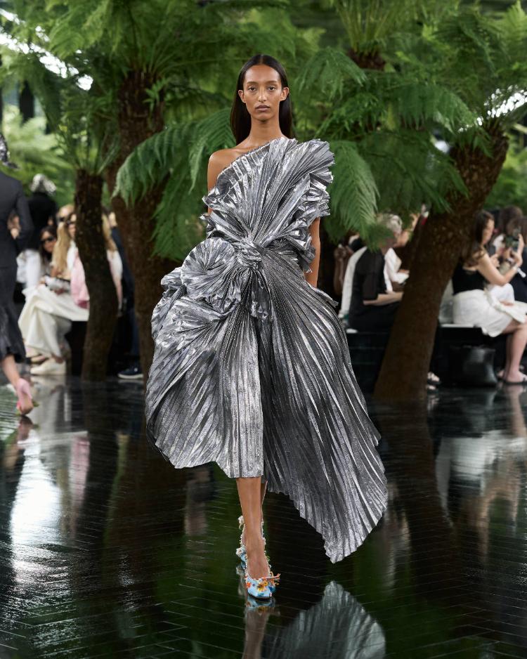 dior-haute-couture-jesen-zima-2026-2027-jonathan-anderson-skulpturalna-moda-modna-revija-8