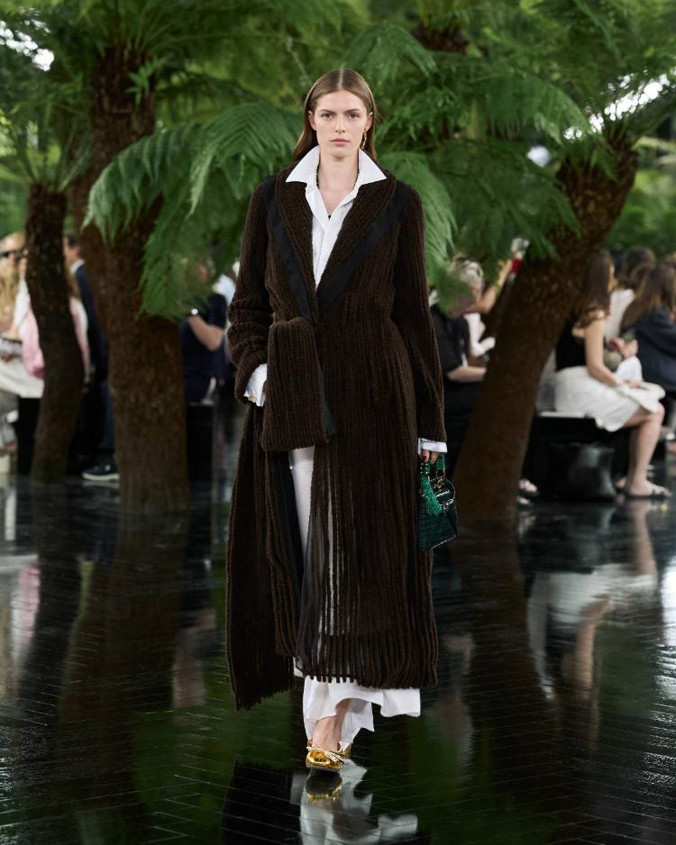 dior-haute-couture-jesen-zima-2026-2027-jonathan-anderson-skulpturalna-moda-modna-revija-16