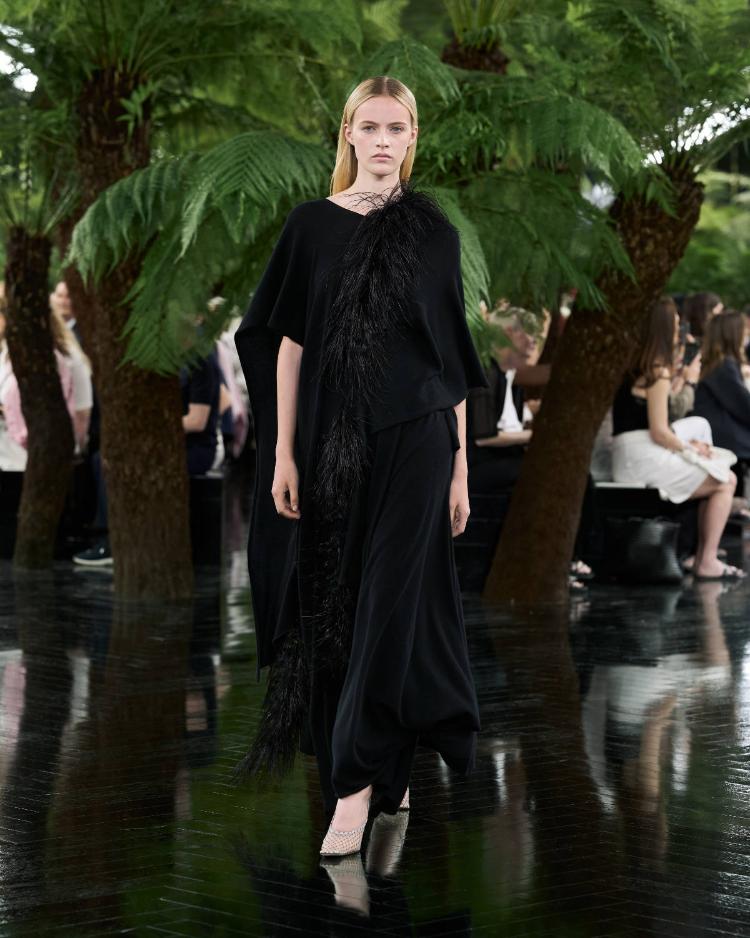 dior-haute-couture-jesen-zima-2026-2027-jonathan-anderson-skulpturalna-moda-modna-revija-25