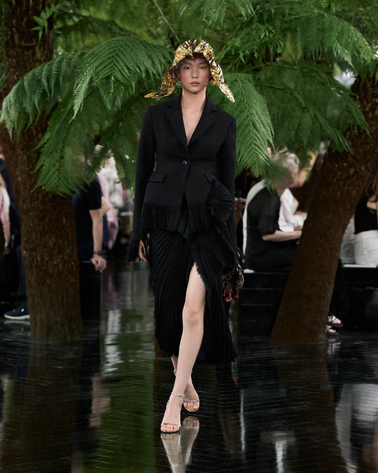 dior-haute-couture-jesen-zima-2026-2027-jonathan-anderson-skulpturalna-moda-modna-revija-26