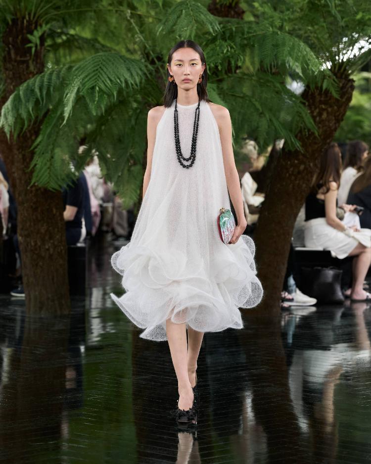 dior-haute-couture-jesen-zima-2026-2027-jonathan-anderson-skulpturalna-moda-modna-revija-41