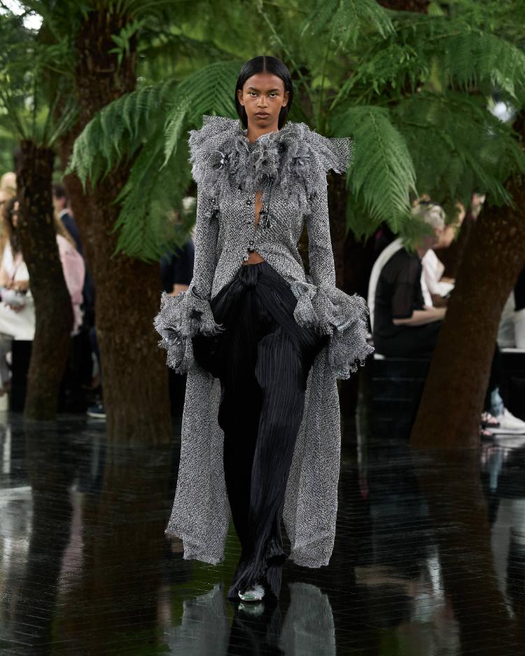 dior-haute-couture-jesen-zima-2026-2027-jonathan-anderson-skulpturalna-moda-modna-revija-43