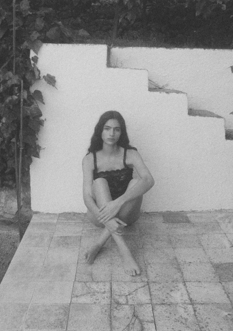saint-laurent-respiro-mediteranska-letnja-kampanja-2026-rafija-torbe-luksuzna-moda-10