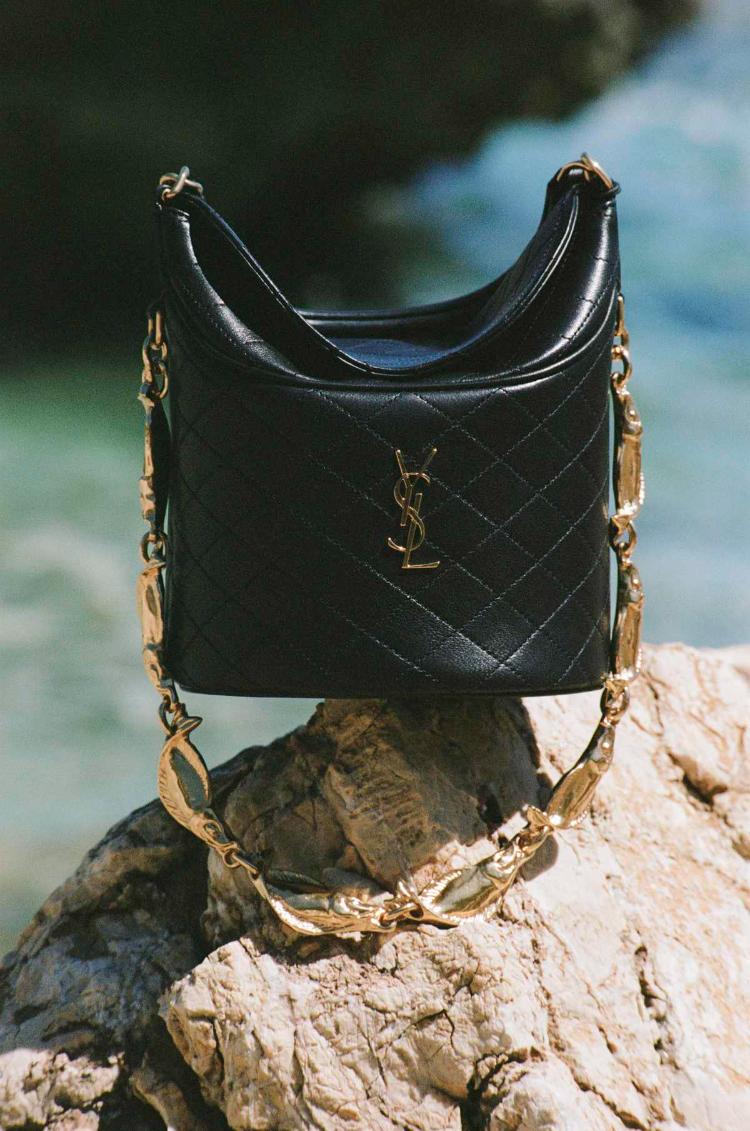 saint-laurent-respiro-mediteranska-letnja-kampanja-2026-rafija-torbe-luksuzna-moda-18