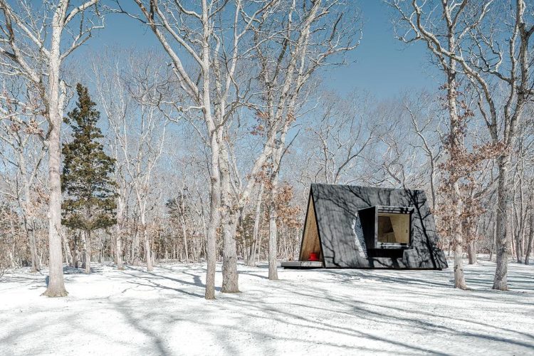 woods-retreat-be-design-east-hampton-a-frame-luksuzna-rezidencija-wellness-arhitektura-2026-1