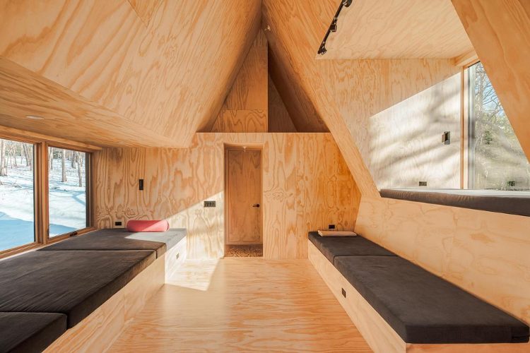 woods-retreat-be-design-east-hampton-a-frame-luksuzna-rezidencija-wellness-arhitektura-2026-6