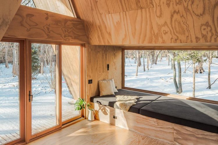 woods-retreat-be-design-east-hampton-a-frame-luksuzna-rezidencija-wellness-arhitektura-2026-10