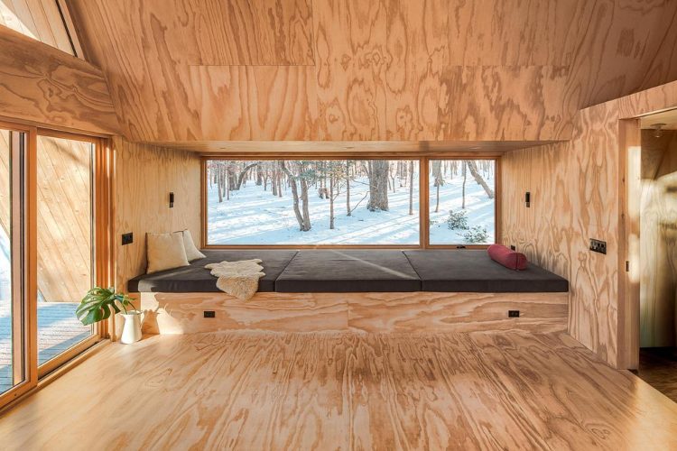 woods-retreat-be-design-east-hampton-a-frame-luksuzna-rezidencija-wellness-arhitektura-2026-9