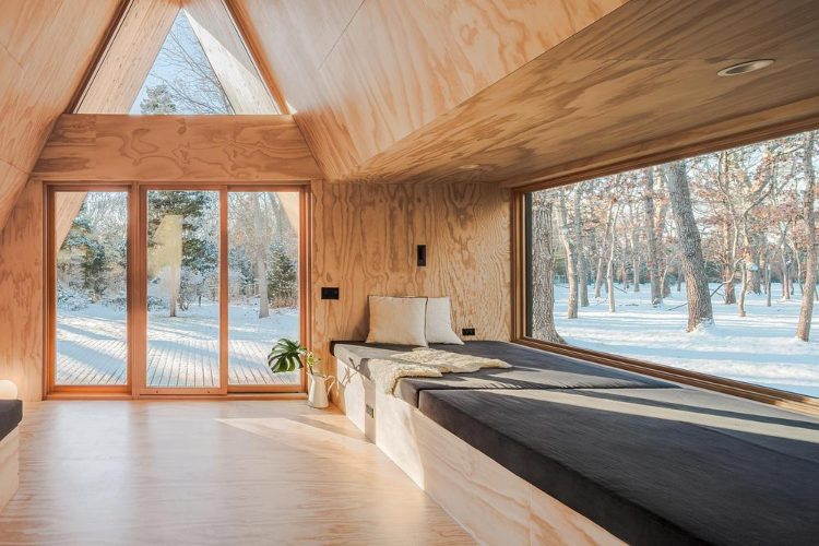 woods-retreat-be-design-east-hampton-a-frame-luksuzna-rezidencija-wellness-arhitektura-2026-11