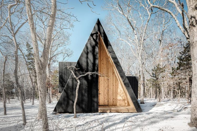 woods-retreat-be-design-east-hampton-a-frame-luksuzna-rezidencija-wellness-arhitektura-2026