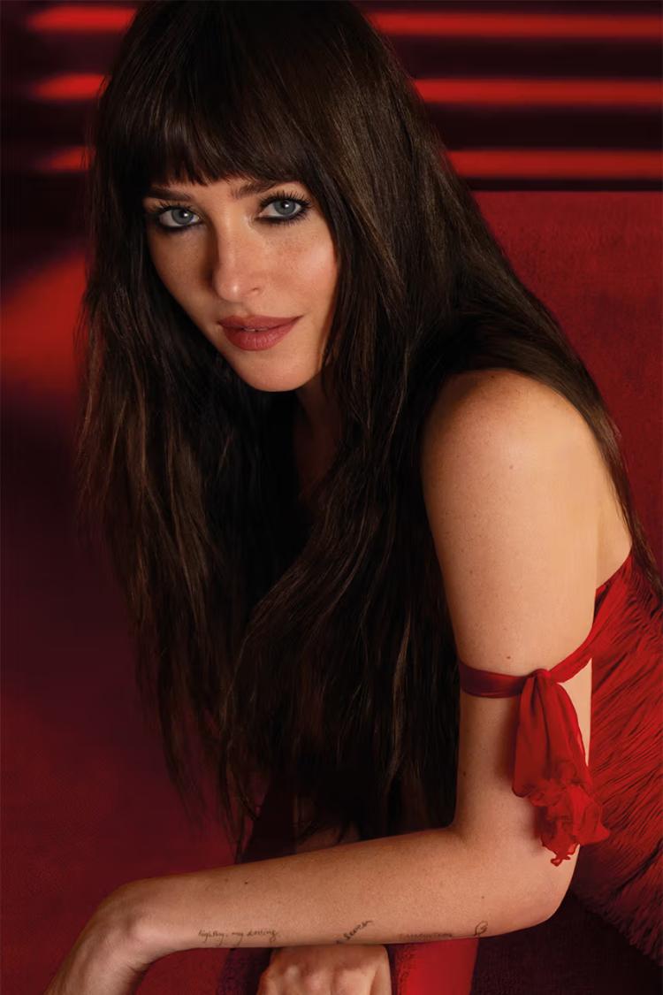 valentino-beauty-vendetta-dakota-dzonson-aleksander-skarsgard-parfemi-2026-5