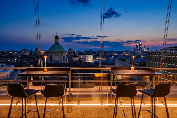 the-roof-milano-bar-restaurant-rooftop-terasa-pogled-na-milano-luksuzni-restoran-1