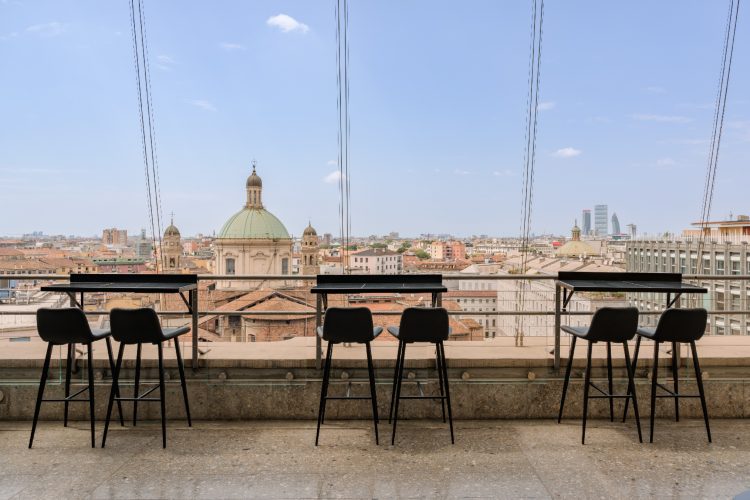 the-roof-milano-bar-restaurant-rooftop-terasa-pogled-na-milano-luksuzni-restoran