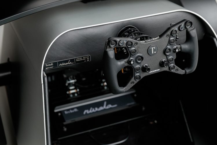 teckell-nivola-luksuzni-simulator-voznje-italijanski-dizajn-gaming-tehnologija-4