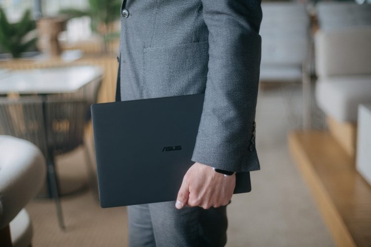 asus-expertbook-ultra-poslovni-laptop-intel-core-ultra-3k-oled-ai-tehnologija-premium-poslovna-tehno-18