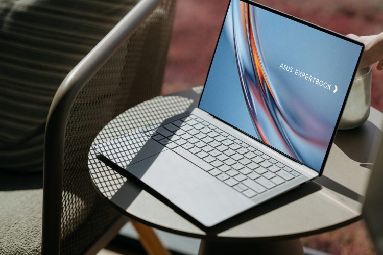 asus-expertbook-ultra-poslovni-laptop-intel-core-ultra-3k-oled-ai-tehnologija-premium-poslovna-tehno-23
