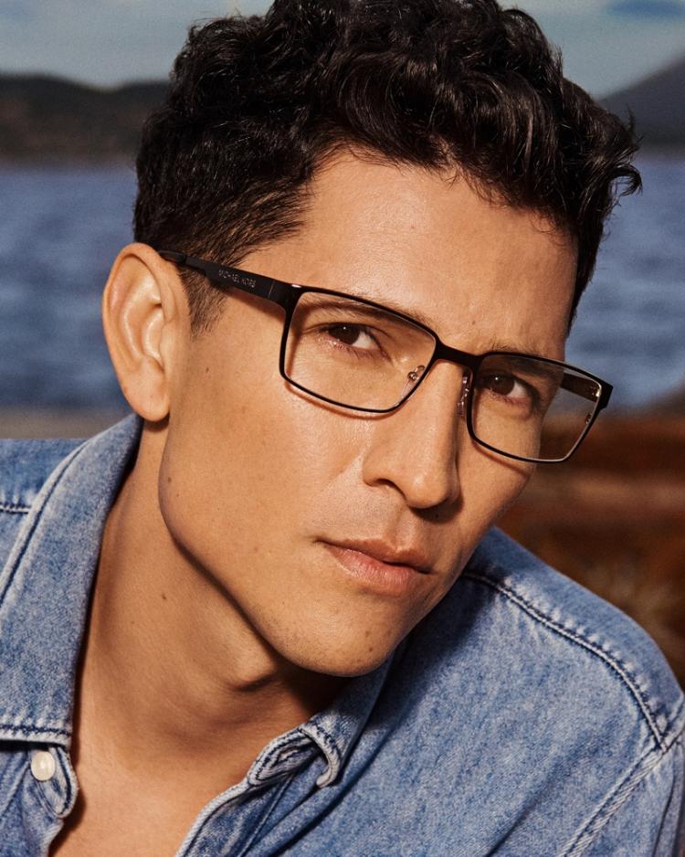 michael-kors-spring-2026-danny-ramirez-luksuzni-modni-aksesoari-jet-set-moda-6