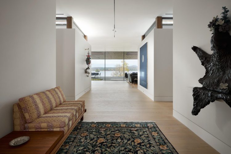 house-on-the-lake-magog-2024-luksuzna-rezidencija-kanada-savremena-arhitektura-enterijer-nekretnine-26