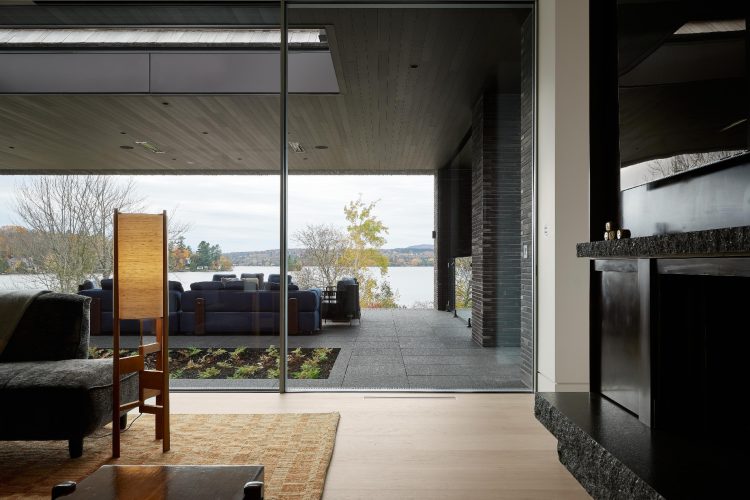 house-on-the-lake-magog-2024-luksuzna-rezidencija-kanada-savremena-arhitektura-enterijer-nekretnine-30