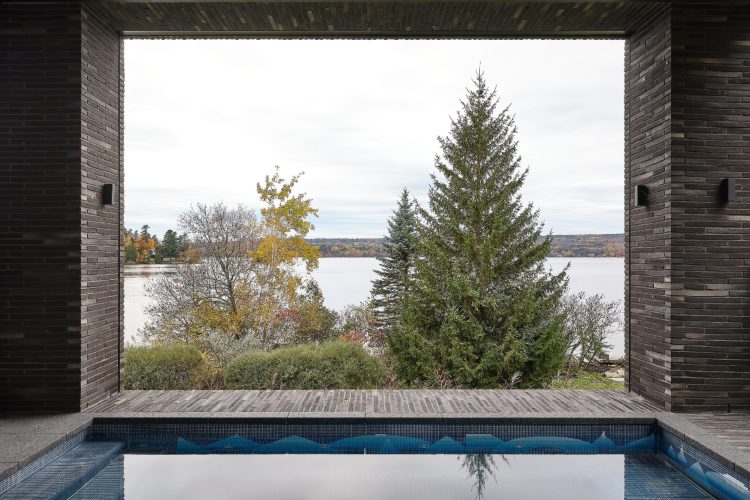 house-on-the-lake-magog-2024-luksuzna-rezidencija-kanada-savremena-arhitektura-enterijer-nekretnine-31