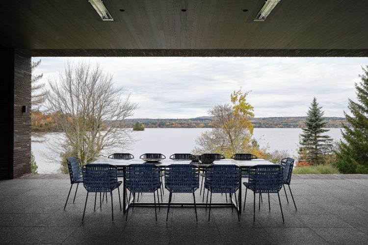 house-on-the-lake-magog-2024-luksuzna-rezidencija-kanada-savremena-arhitektura-enterijer-nekretnine-33