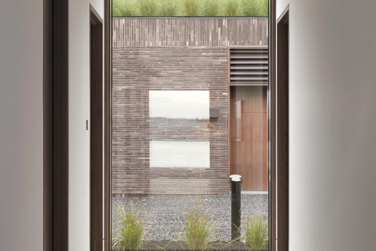 house-on-the-lake-magog-2024-luksuzna-rezidencija-kanada-savremena-arhitektura-enterijer-nekretnine-34