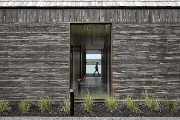 house-on-the-lake-magog-2024-luksuzna-rezidencija-kanada-savremena-arhitektura-enterijer-nekretnine-35