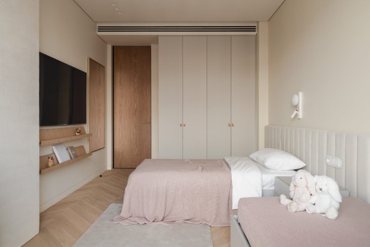bond-apartment-kyiv-2026-bogdanova-architects-travertin-enterijer-luksuzni-stan-nekretnine-4