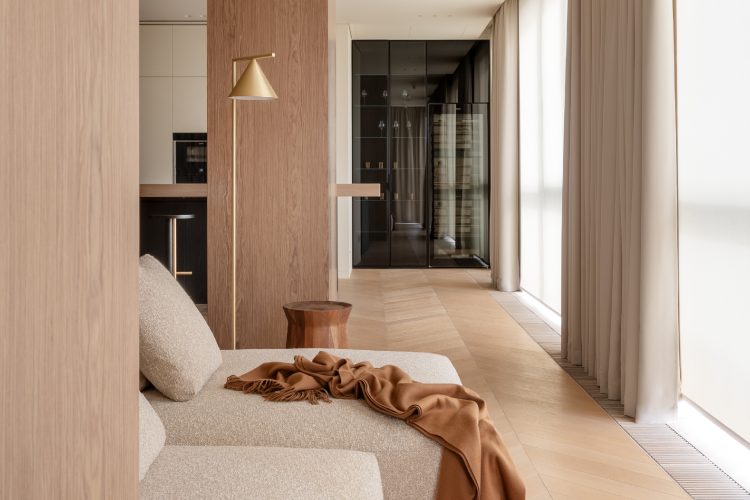 bond-apartment-kyiv-2026-bogdanova-architects-travertin-enterijer-luksuzni-stan-nekretnine-33