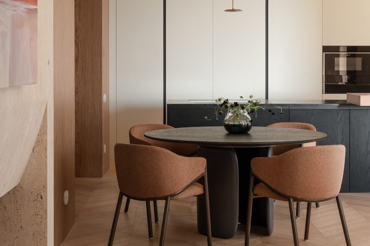bond-apartment-kyiv-2026-bogdanova-architects-travertin-enterijer-luksuzni-stan-nekretnine-34