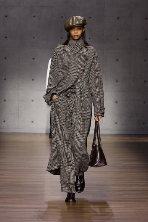 emporio-armani-aw26-27-maestro-kolekcija-modna-revija-jesen-zima-luksuzna-moda-4