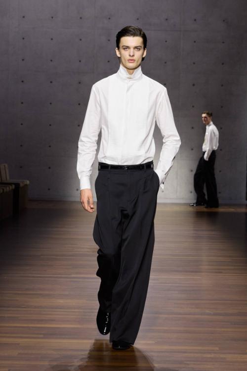 emporio-armani-aw26-27-maestro-kolekcija-modna-revija-jesen-zima-luksuzna-moda-6