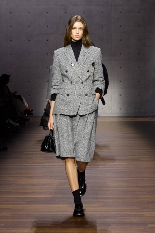 emporio-armani-aw26-27-maestro-kolekcija-modna-revija-jesen-zima-luksuzna-moda-18