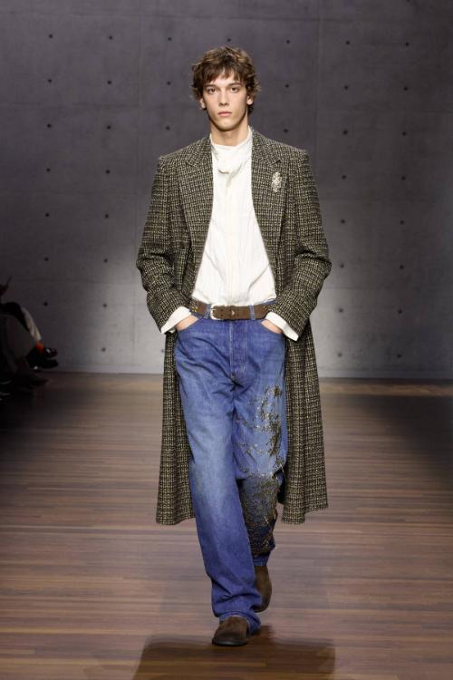 emporio-armani-aw26-27-maestro-kolekcija-modna-revija-jesen-zima-luksuzna-moda-24